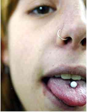 LOS RIESGOS DEL PIERCING